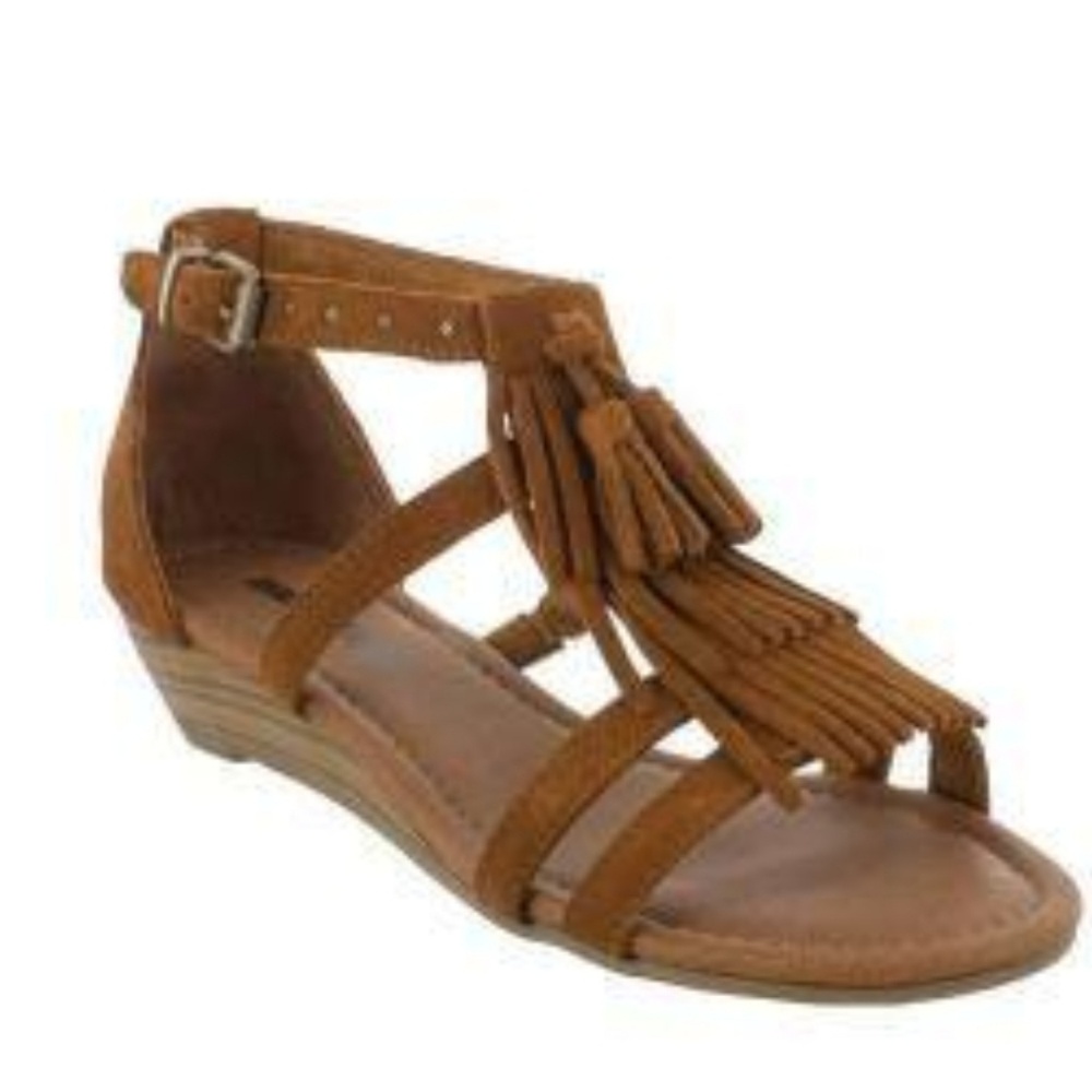 Minnetonka Marina Fringe Sandals NWOT